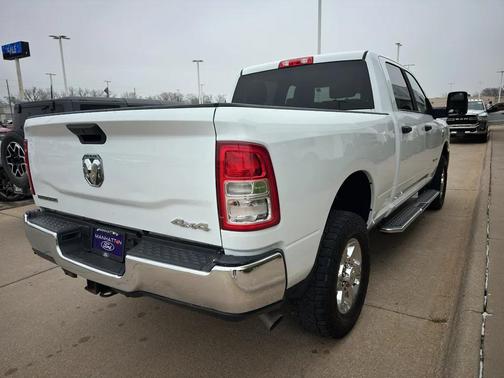 Bright White Clearcoat 2024 RAM 2500 Big Horn Crew Cab 4x4 6'4' Box