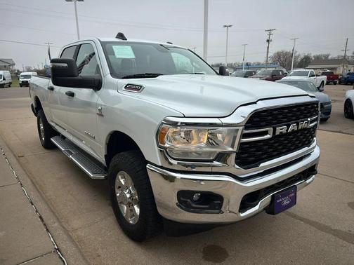 Bright White Clearcoat 2024 RAM 2500 Big Horn Crew Cab 4x4 6'4' Box
