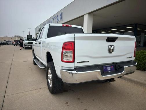 Bright White Clearcoat 2024 RAM 2500 Big Horn Crew Cab 4x4 6'4' Box