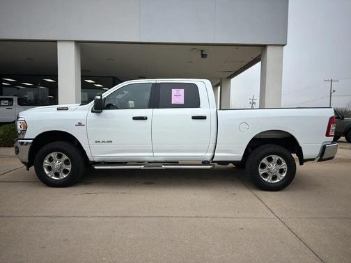 Bright White Clearcoat 2024 RAM 2500 Big Horn Crew Cab 4x4 6'4' Box