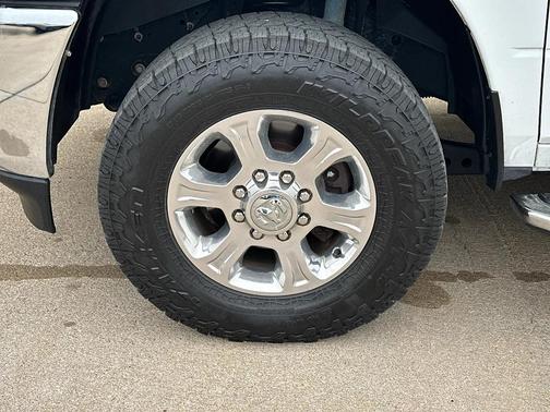 Bright White Clearcoat 2024 RAM 2500 Big Horn Crew Cab 4x4 6'4' Box