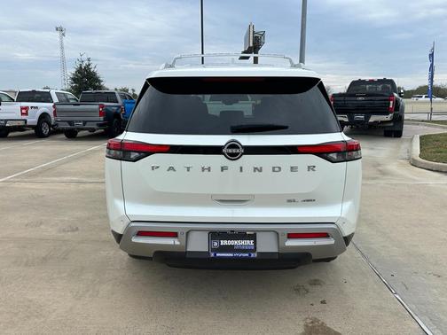 2022 Nissan Pathfinder SL 4WD