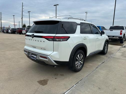 2022 Nissan Pathfinder SL 4WD