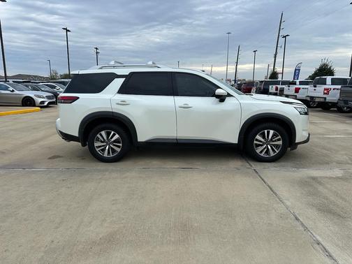 2022 Nissan Pathfinder SL 4WD