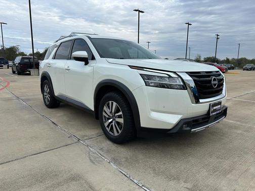 2022 Nissan Pathfinder SL 4WD