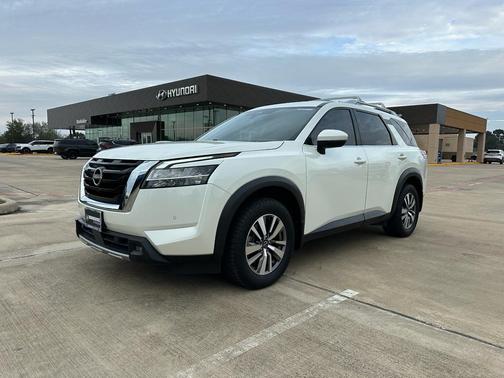 2022 Nissan Pathfinder SL 4WD
