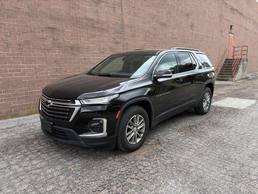 Mosaic Black Metallic 2023 Chevrolet Traverse LT Cloth