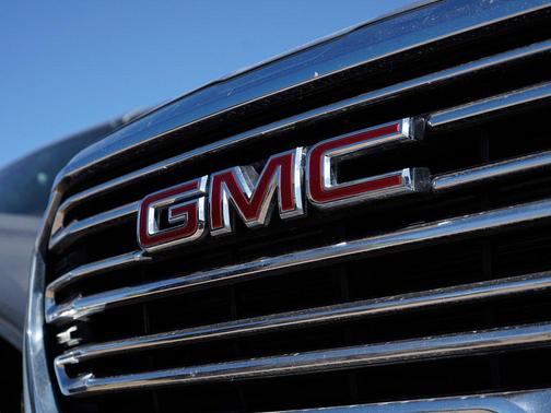 Sterling Metallic 2024 GMC Terrain SLT
