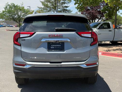 Sterling Metallic 2024 GMC Terrain SLT