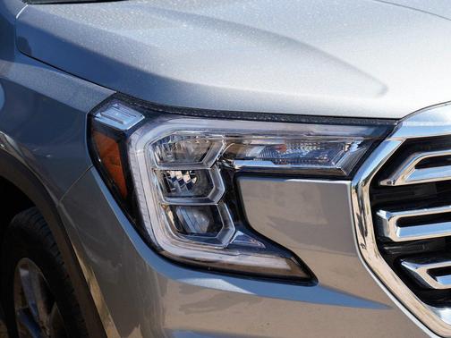 Sterling Metallic 2024 GMC Terrain SLT
