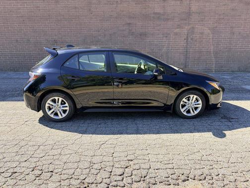 Midnight Black Metallic 2022 Toyota Corolla SE