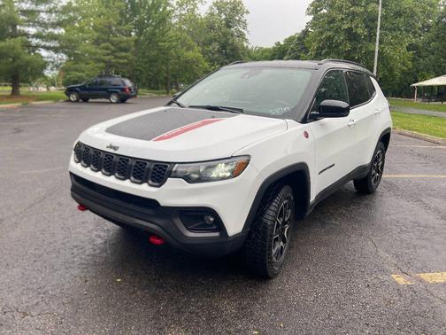 Bright White Clearcoat 2025 Jeep Compass Trailhawk