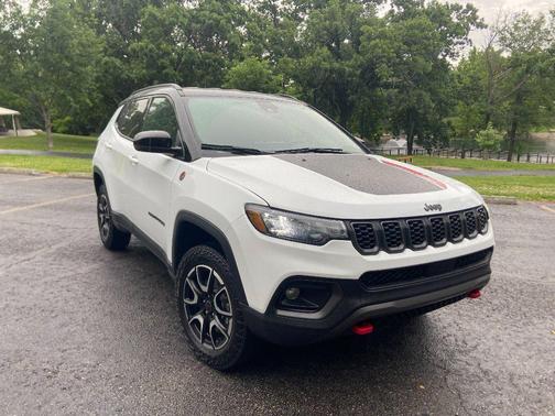 Bright White Clearcoat 2025 Jeep Compass Trailhawk