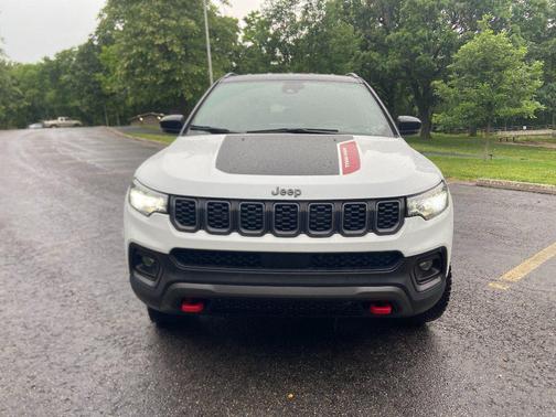 Bright White Clearcoat 2025 Jeep Compass Trailhawk