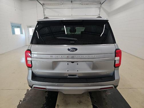 ICONIC SILVER METALLIC 2024 Ford Expedition Max XLT