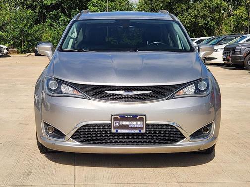 Billet Silver Metallic Clearcoat 2018 Chrysler Pacifica Touring-L