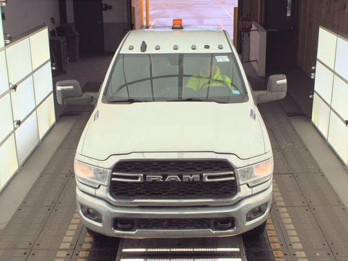 Bright White Clearcoat 2023 RAM 2500 Tradesman Crew Cab 4x4 8' Box