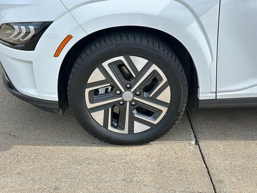 Lunar White 2023 Hyundai KONA EV Limited