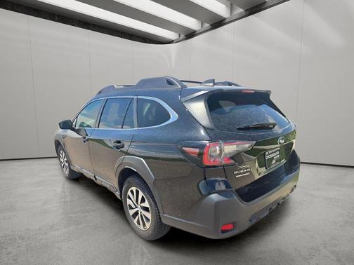 Crystal Black Silica 2023 Subaru Outback Premium