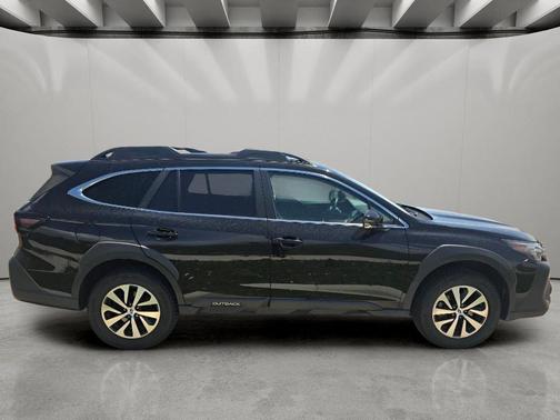 Crystal Black Silica 2023 Subaru Outback Premium