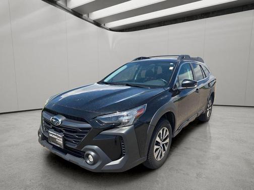 Crystal Black Silica 2023 Subaru Outback Premium