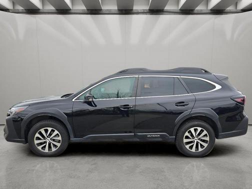 Crystal Black Silica 2023 Subaru Outback Premium
