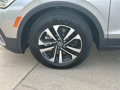 Pyrite Silver Metallic 2024 Volkswagen Tiguan 2.0T S