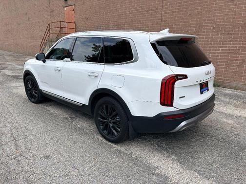 Glacial White Pearl 2022 Kia Telluride SX
