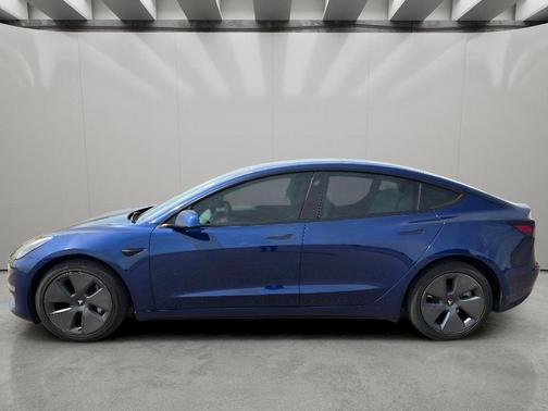 Deep Blue Metallic 2022 Tesla Model 3 Long Range