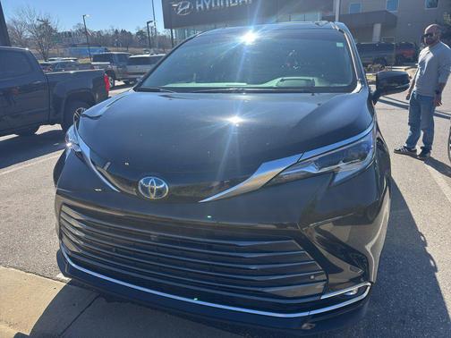 2022 Toyota Sienna Platinum