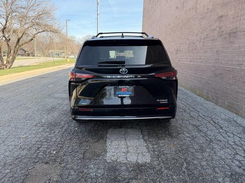 2022 Toyota Sienna Platinum