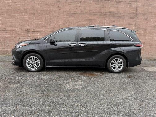2022 Toyota Sienna Platinum