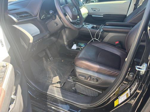2022 Toyota Sienna Platinum