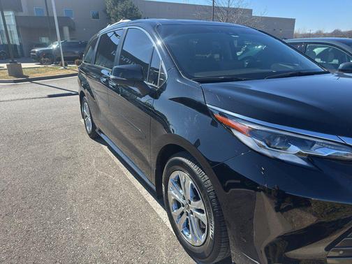 2022 Toyota Sienna Platinum