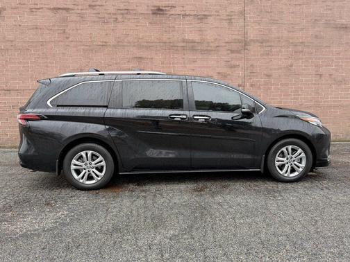 2022 Toyota Sienna Platinum