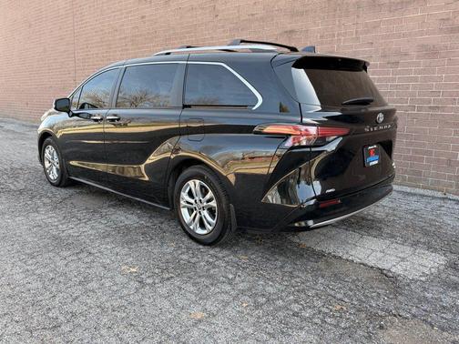 2022 Toyota Sienna Platinum
