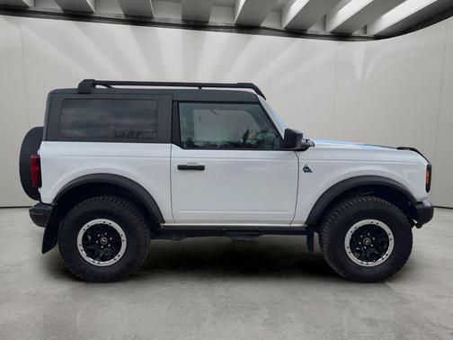 OXFORD WHITE 2023 Ford Bronco Black Diamond