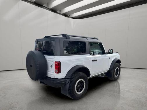 OXFORD WHITE 2023 Ford Bronco Black Diamond