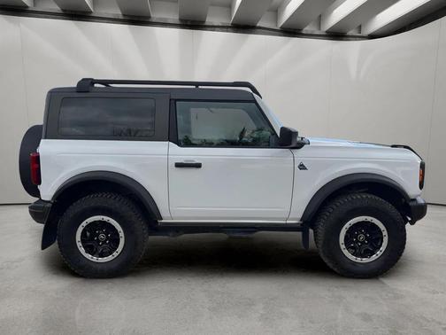 OXFORD WHITE 2023 Ford Bronco Black Diamond