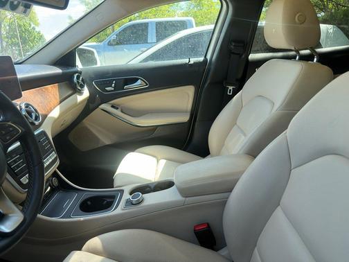 Polar White 2019 Mercedes-Benz GLA 250 4MATIC
