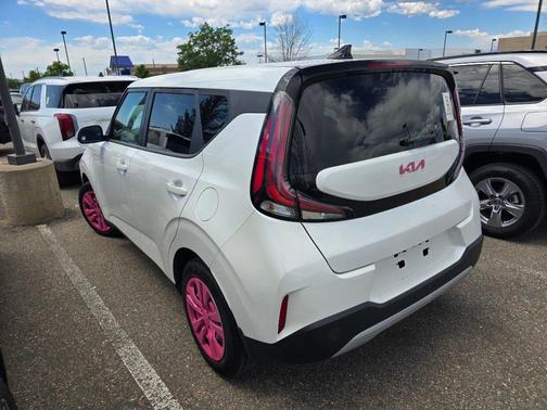 Snow White Pearl 2023 Kia Soul LX