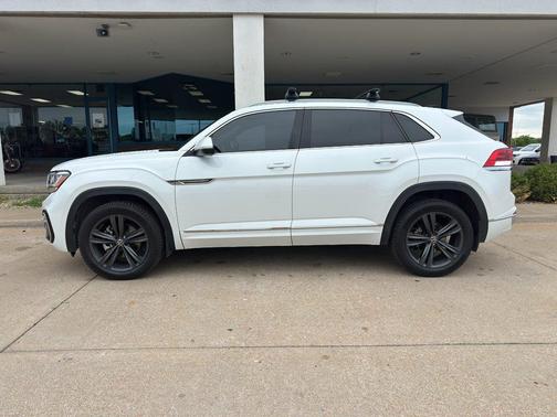 White 2022 Volkswagen Atlas Cross Sport 2.0T SEL