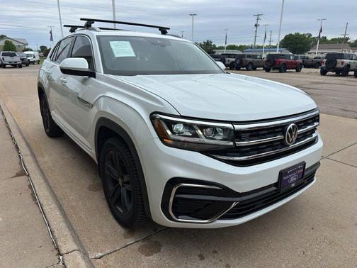 White 2022 Volkswagen Atlas Cross Sport 2.0T SEL