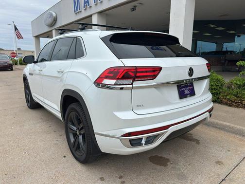 White 2022 Volkswagen Atlas Cross Sport 2.0T SEL