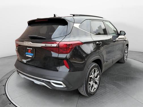 2022 Kia Seltos EX