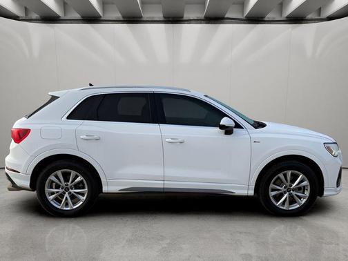 2023 Audi Q3 Premium 45 TFSI S line quattro Tiptronic
