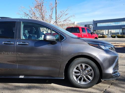 2024 Toyota Sienna XLE