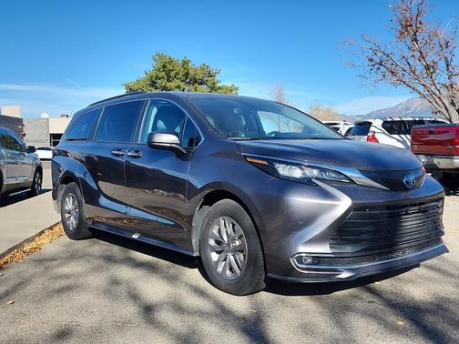 2024 Toyota Sienna XLE