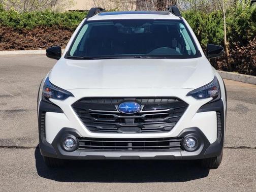 Crystal White Pearl 2025 Subaru Outback Onyx Edition