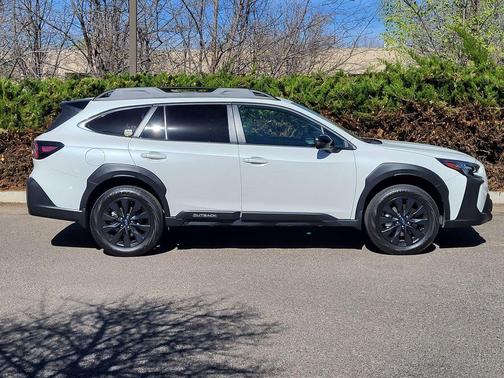 Crystal White Pearl 2025 Subaru Outback Onyx Edition
